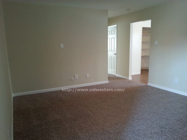 Sala de estar - 750 Brahms Way