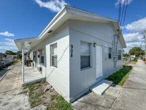 Building Photo - 908 14th St