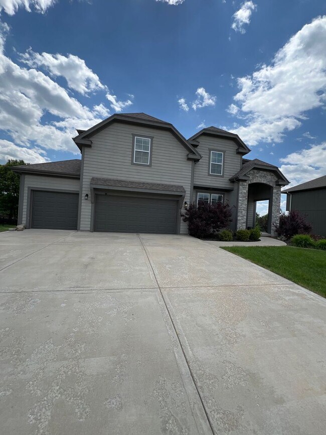 Foto del edificio - LOOK AT THIS GEM!  Schedule A Tour Today!!  Don't miss out on the Spring Special that was just ad...