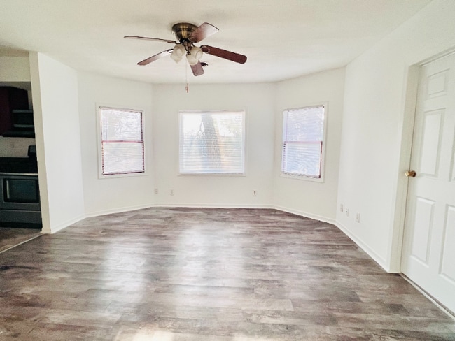 Building Photo - 123 1/2 E Fulton St