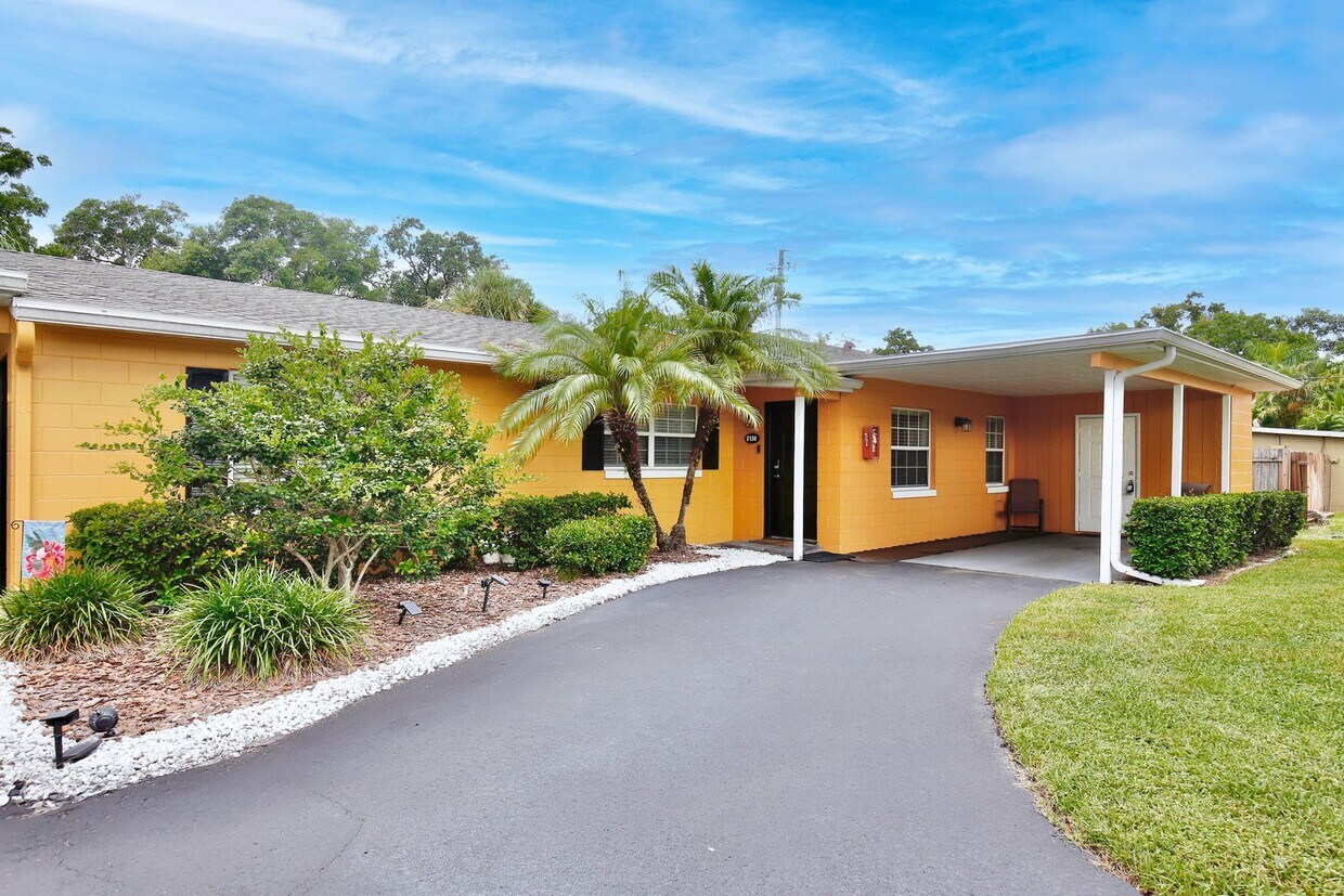 Primary Photo - Charming 2/1 Spacious Condo with a Private...