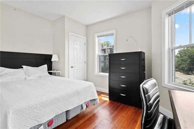 Building Photo - 71 Olney St