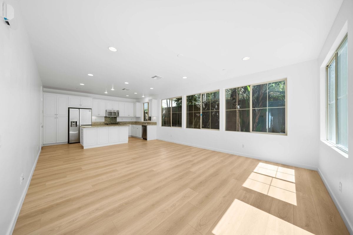 Building Photo - 206 Bright Poppy