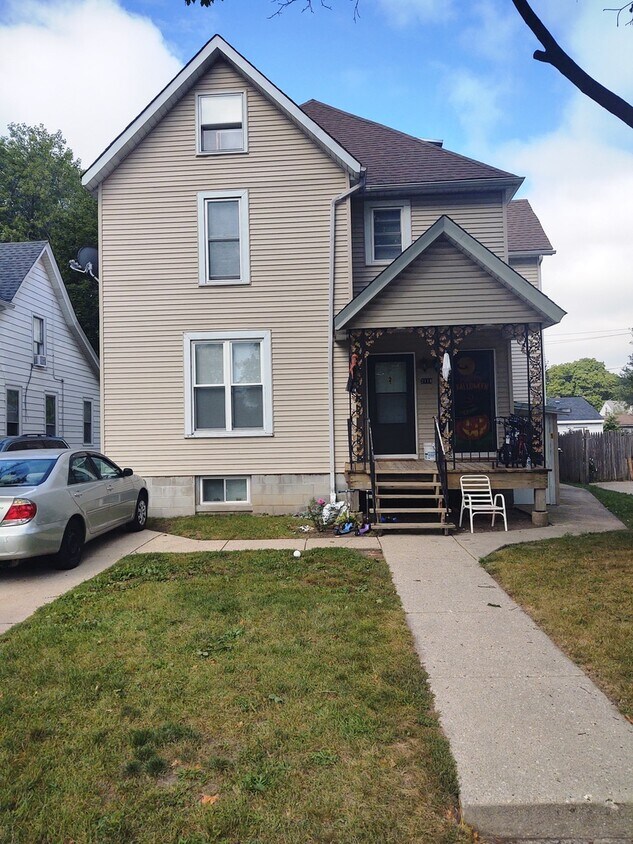 Primary Photo - 2114 Enoch Ave