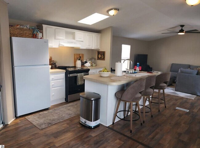Foto del edificio - 4652 Meadow Lane Dr