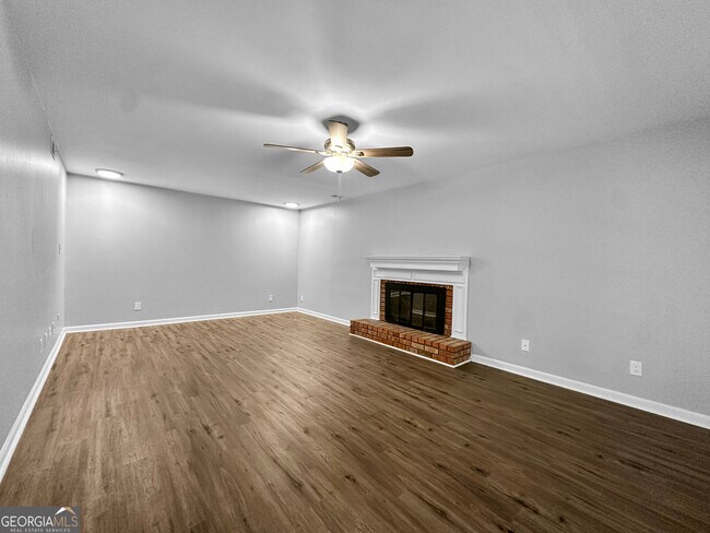 Foto del edificio - 608 Silver Trace Ct