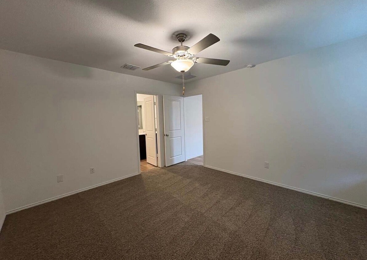 Building Photo - 1338 Mosely Cir