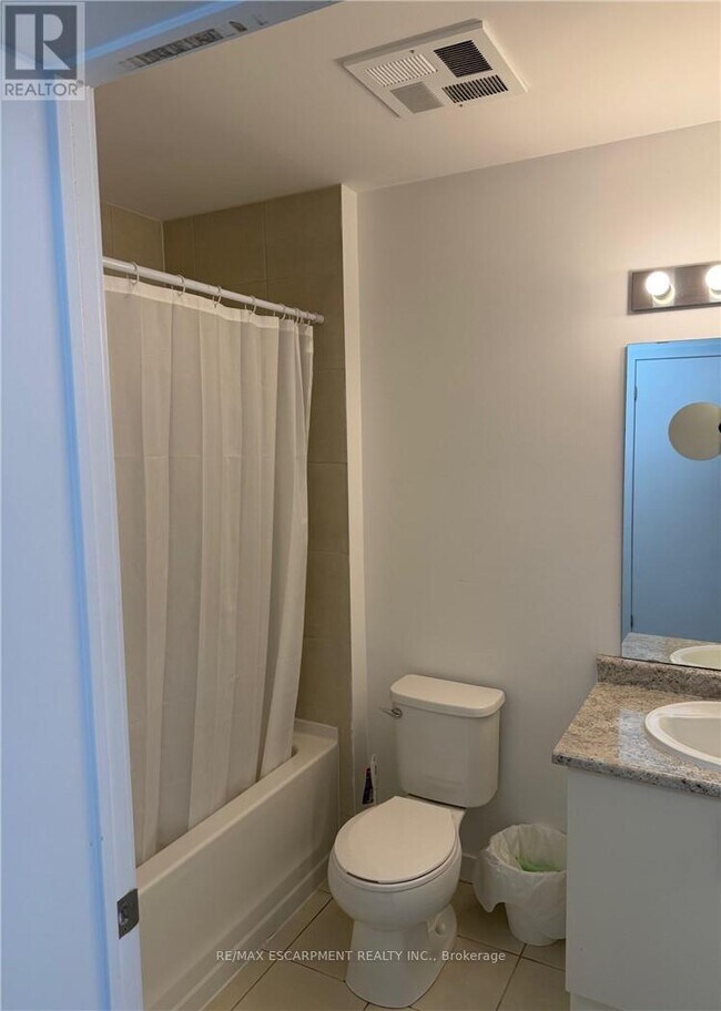 Photo du bâtiment - 2490 Old Bronte Rd