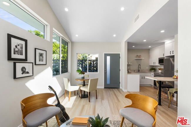 Foto del edificio - 2656 S Garth Ave