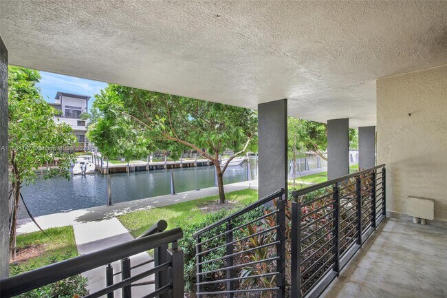 Building Photo - 164 SE 4th Terrace