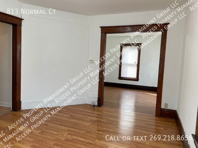 Building Photo - 813 Normal Ct