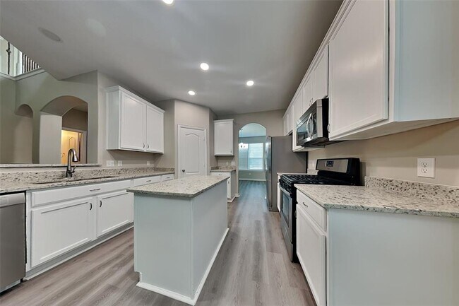 Building Photo - 2223 Brown Oak Dr