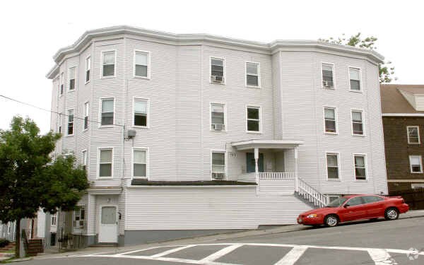 Foto principal - 121 High Rock St