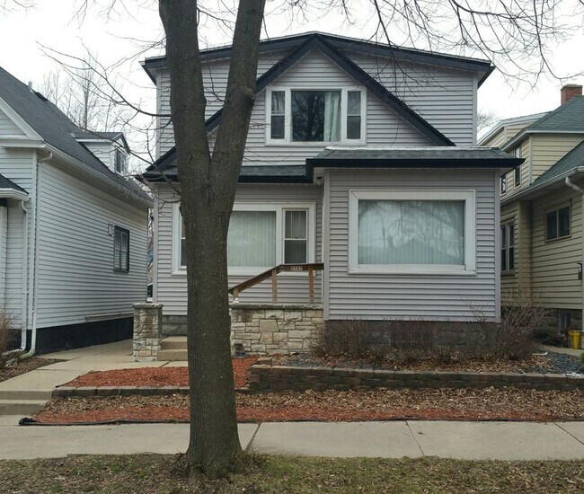 Building Photo - 2727 S Austin St