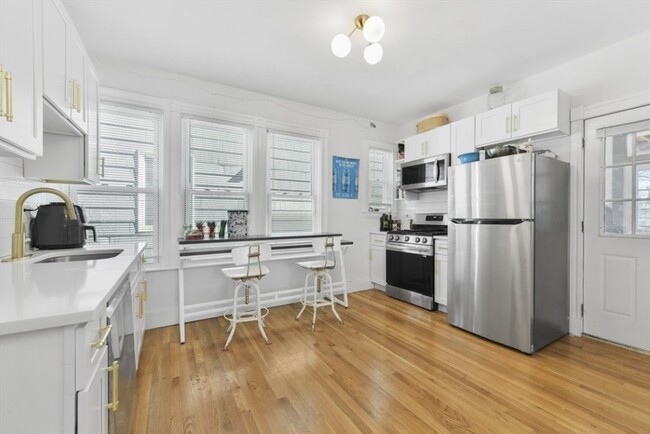 Foto del edificio - 893 E 4th St