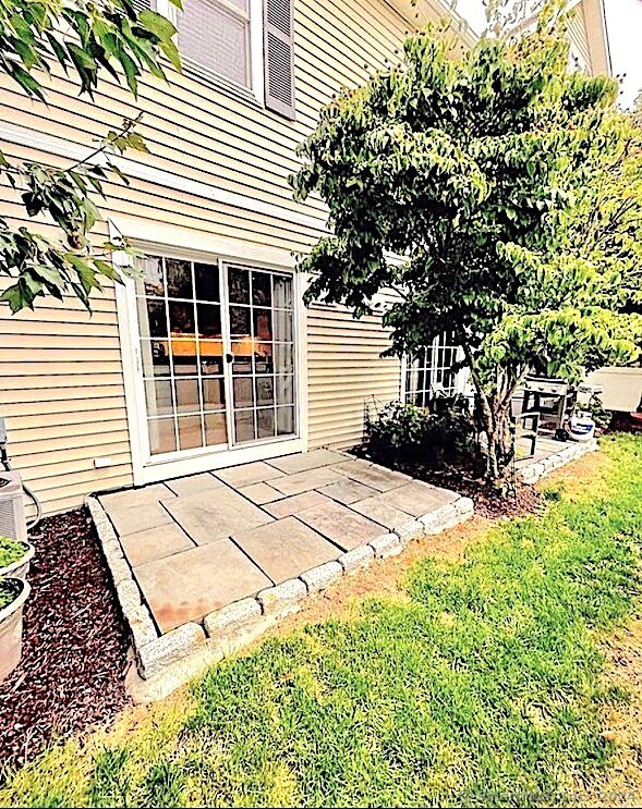 Building Photo - 39 Maple Tree Ave