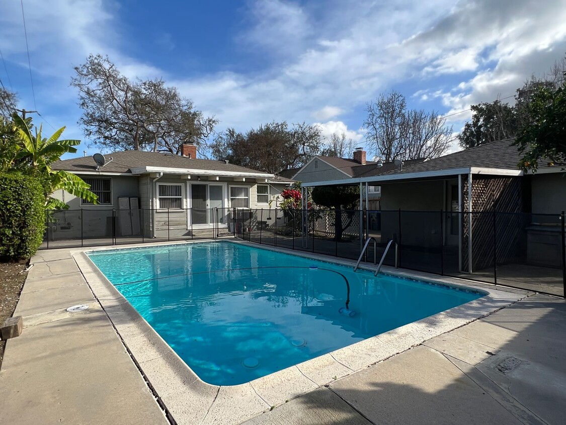 Primary Photo - Lovely 3 Bed 2 Bath House with Pool in San...