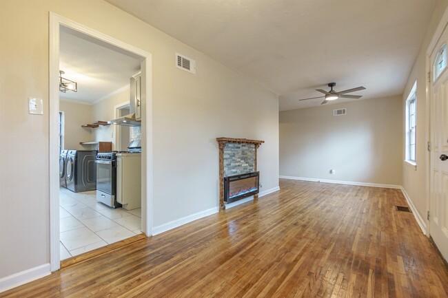 Foto del edificio - 5595 Lochinvar Dr