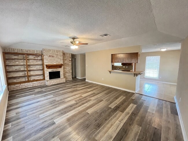 Building Photo - 6902 Feather Creek Dr