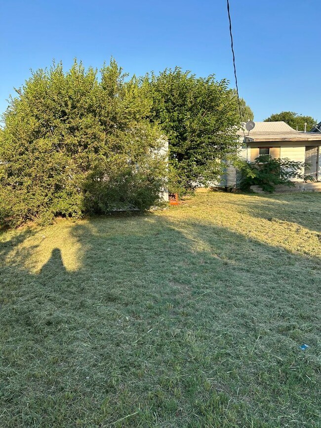 Foto del edificio - Large 3 bed 1 bath Home