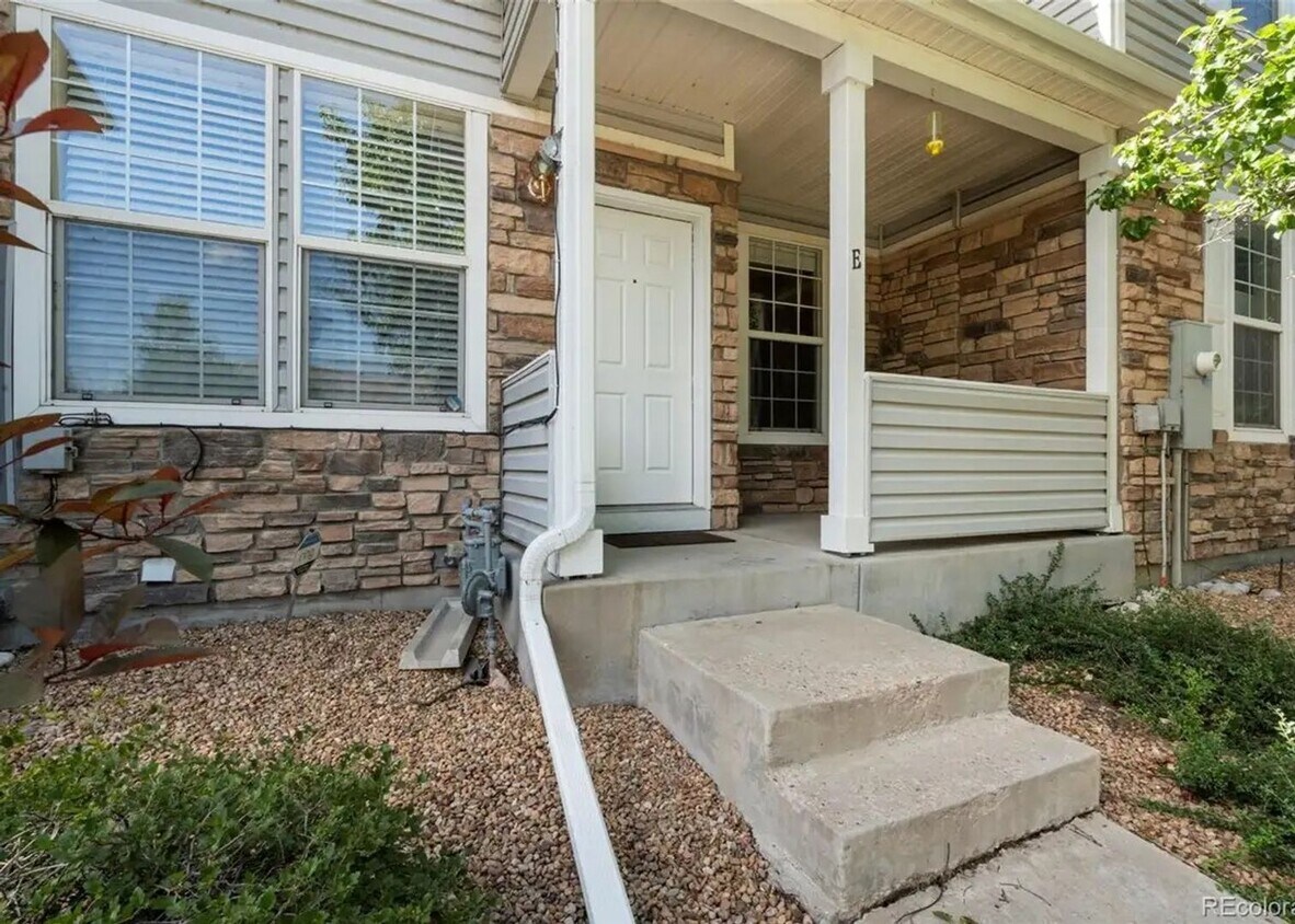 Foto principal - 2 Bedroom, 1.5 Bathroom Home in Thornton