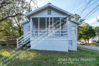 Building Photo - 430 W Lake Dr