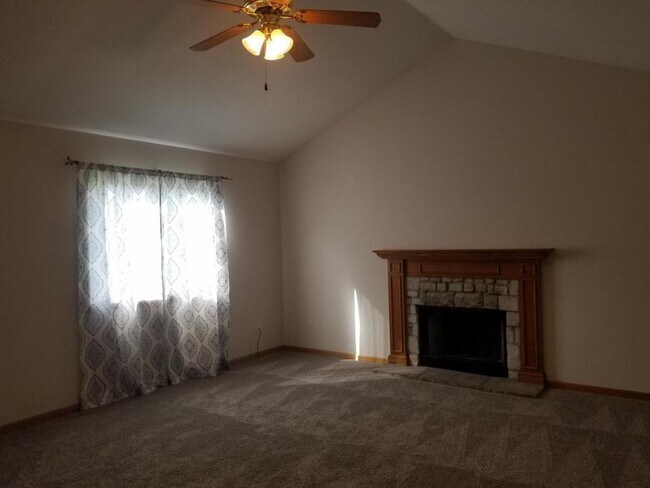 Building Photo - 1432 Ash Ct
