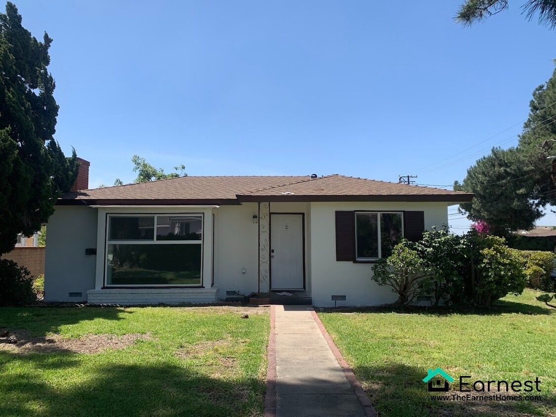 Primary Photo - 3 + 3 Spacious Home in a Peaceful Neighbor...