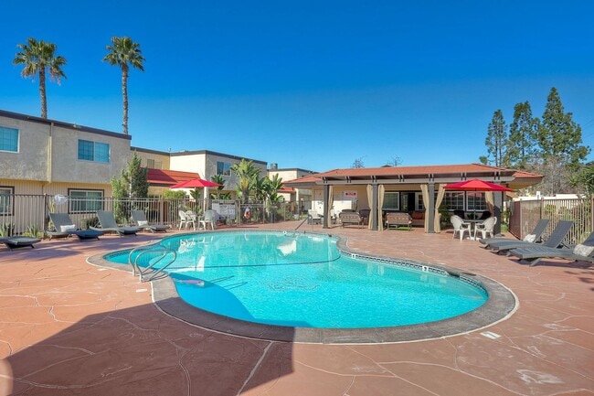 Building Photo - La Roca Plaza