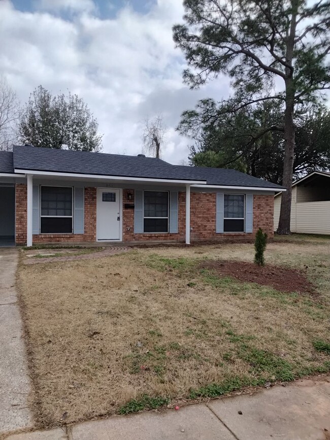 Foto del edificio - SINGLE FAMILY BRICK HOME IN SOUTH BOSSIER