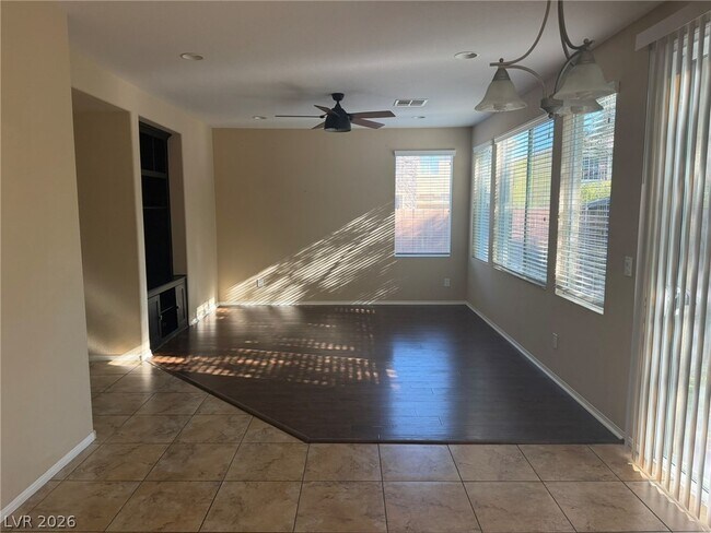 Foto del edificio - 10526 Cliff Lake St