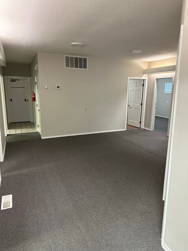 Foto del edificio - 1120 W Lincoln Ave