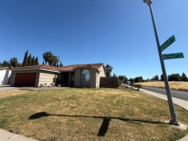 Foto del edificio - Charming 3 bedroom, 2 bathroom home locate...