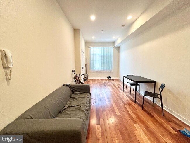 Foto del edificio - 1844 Vineyard St