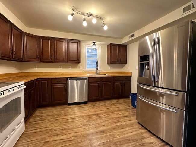 Building Photo - 306 Highland Ave