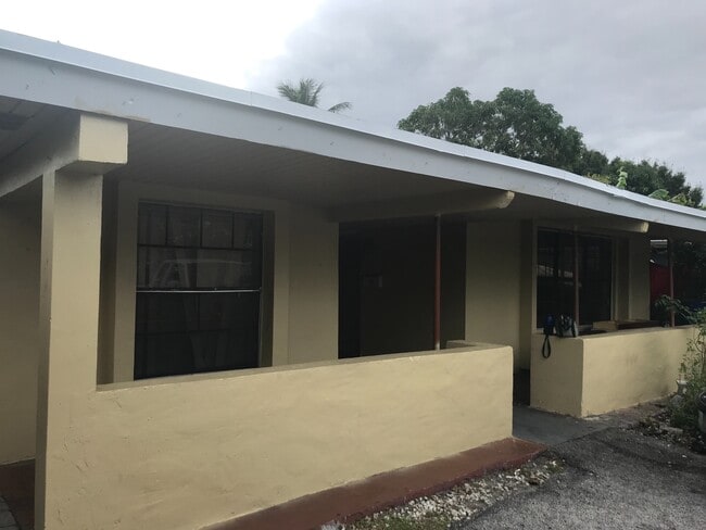 Building Photo - 1640 NW 9th Ave