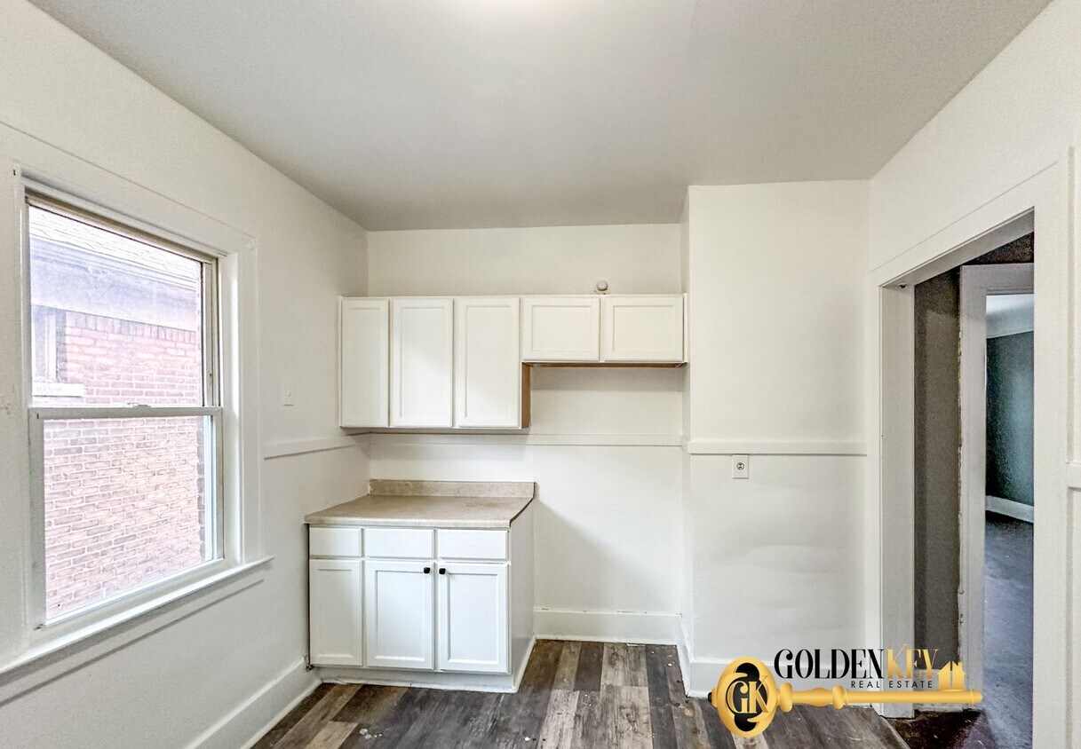 2732 Clements St Unit Upper, Detroit, MI 48238 Room for Rent in