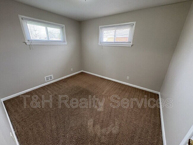 Building Photo - 3814 N Arlington Ave