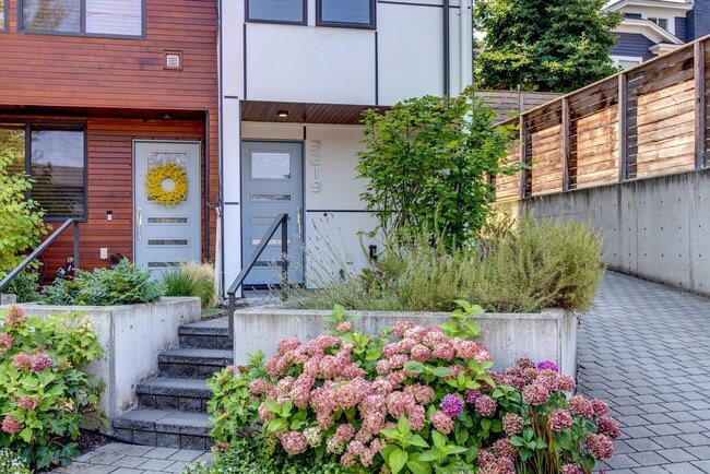 Photo - 3219 Fuhrman Ave E (Seattle, WA) Townhome