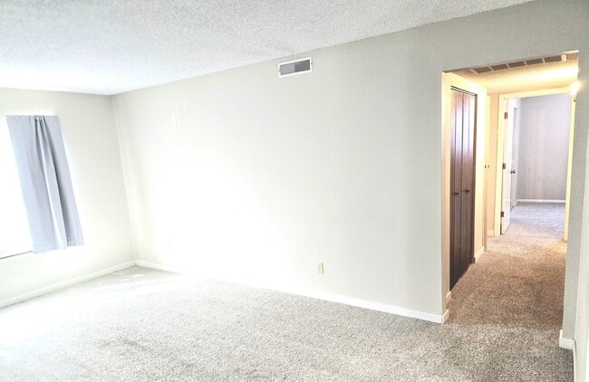 Building Photo - 3032 SW Lydia Ave