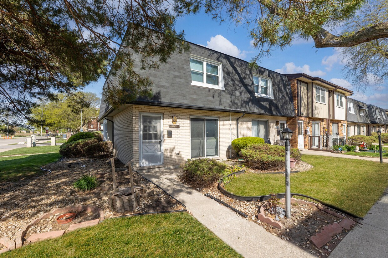 Foto principal - 10445 Massasoit Ave