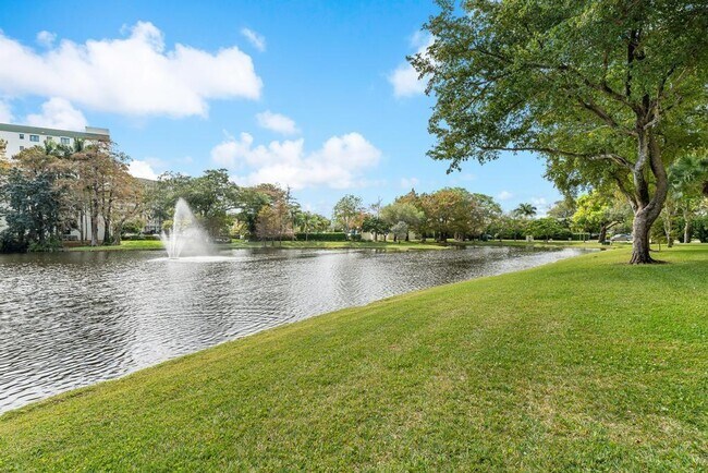Building Photo - 2240 N Cypress Bend Dr