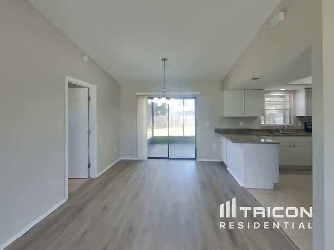 Building Photo - 3026 Aldoro Ave