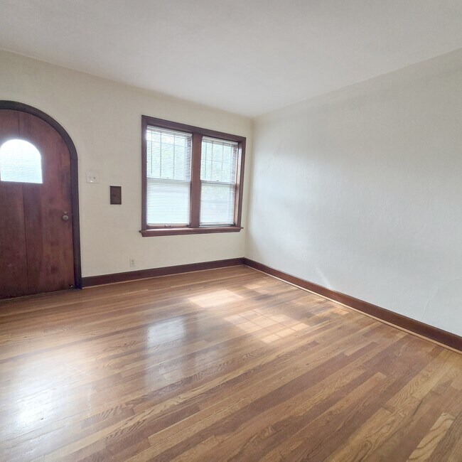 Foto del edificio - 3529 Lawn Ave