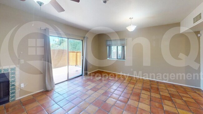Building Photo - 635 West Calle de las Lomitas