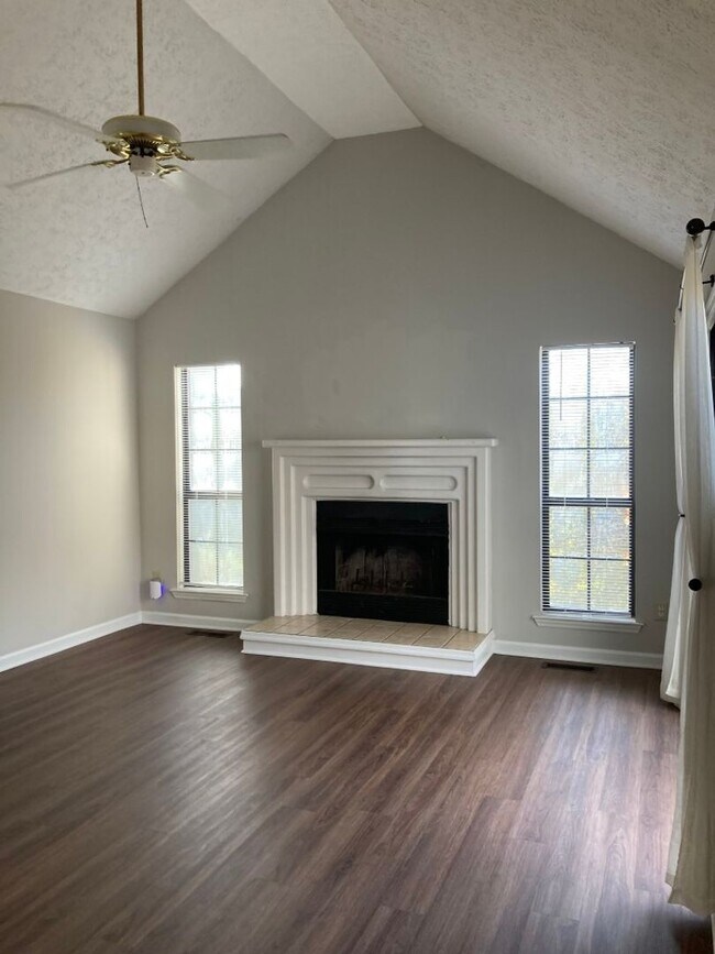 Foto del edificio - $1000 off December.  Ready to Move In Dec.1st