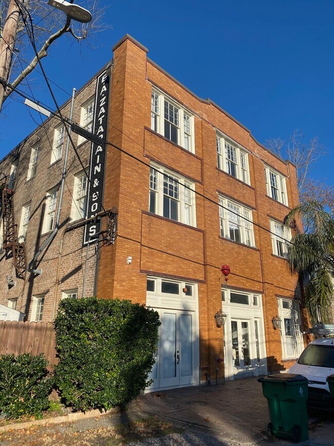 Building Photo - 920 Valmont St