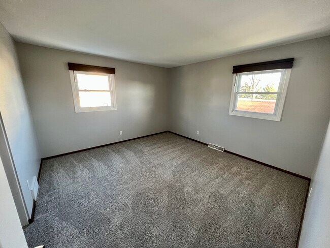 Master Bed - 1329 Fleetfoot Dr