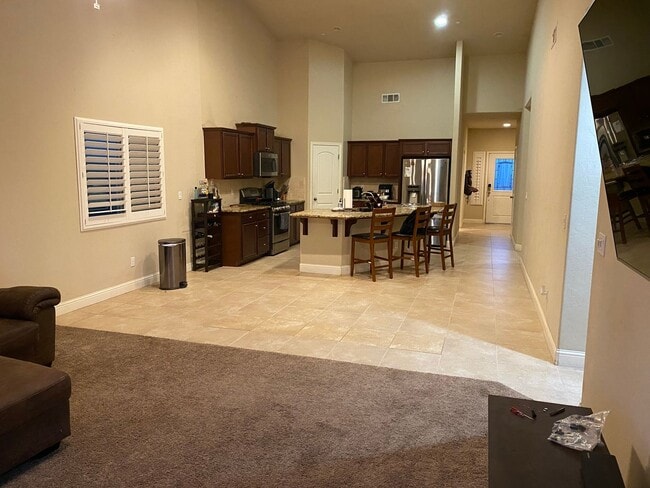 Building Photo - Move into Northwest Hanford and relax in your spa!