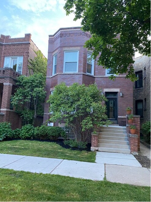 Foto principal - 4532 N Albany Ave